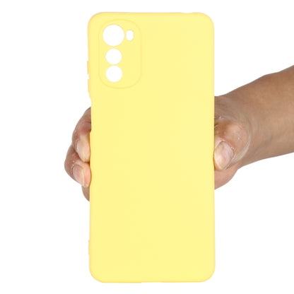 For Motorola Moto E32 4G Pure Color Liquid Silicone Shockproof Phone Case(Yellow) - Motorola Cases by PMC Jewellery | Online Shopping South Africa | PMC Jewellery | Buy Now Pay Later Mobicred